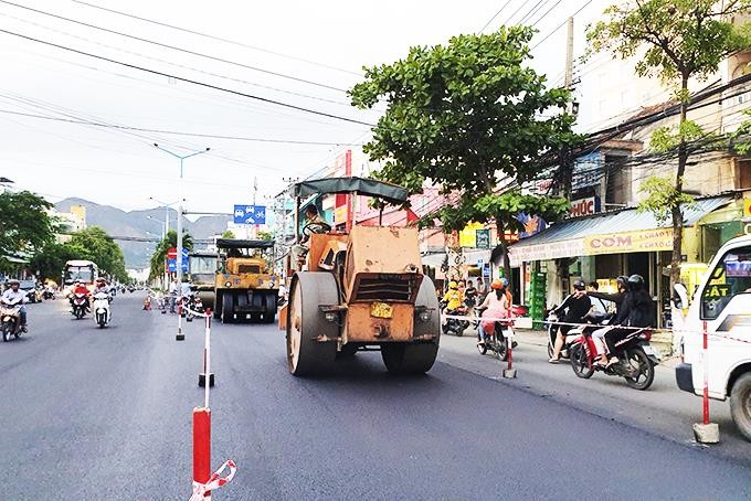 Hoàn trả mặt đường các tuyến đường phục vụ dự án cải thiện vệ sinh môi trường